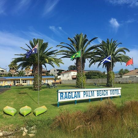 Raglan Palm Beach Motel Exteriör bild