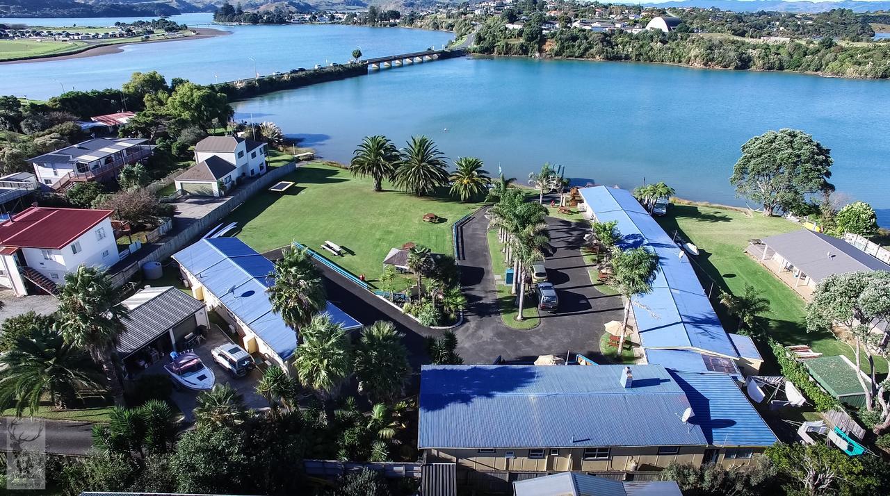Raglan Palm Beach Motel Exteriör bild