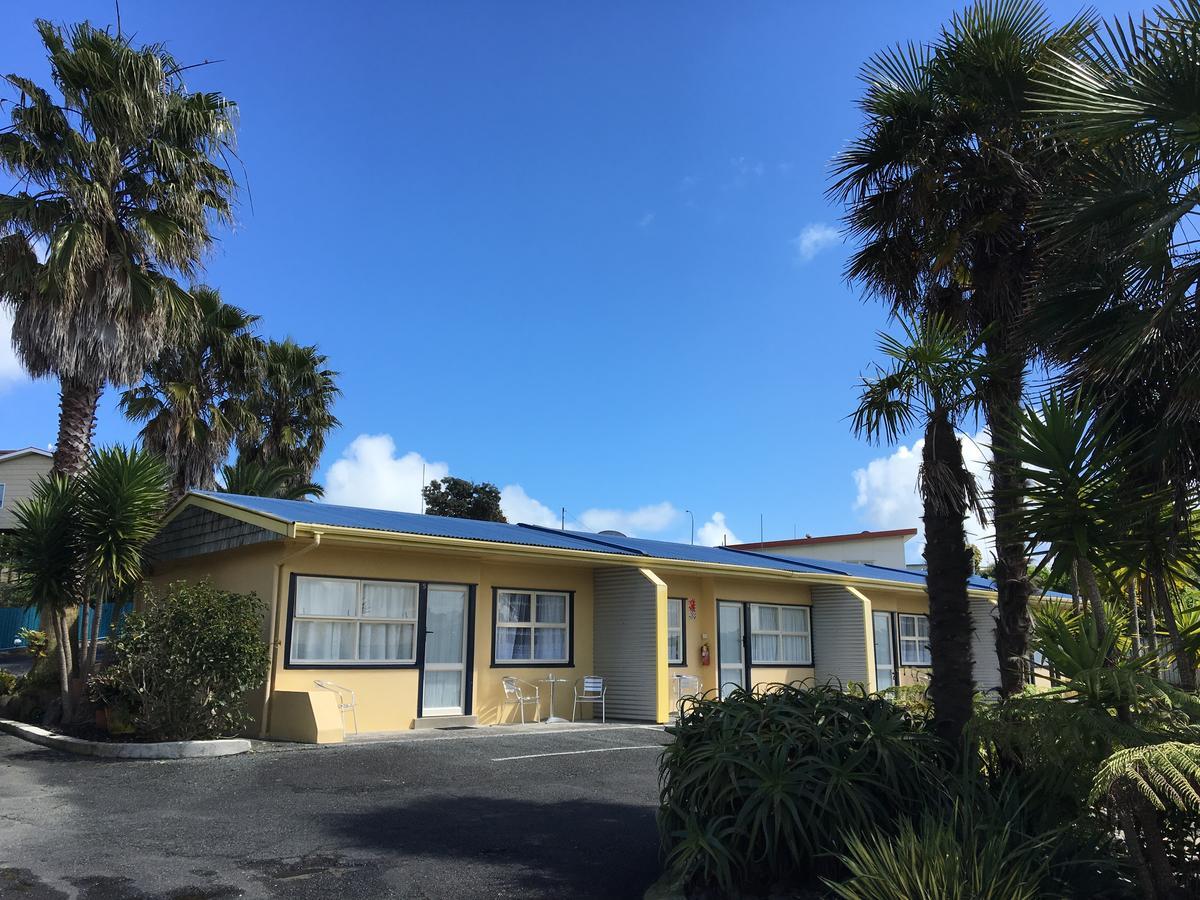 Raglan Palm Beach Motel Exteriör bild
