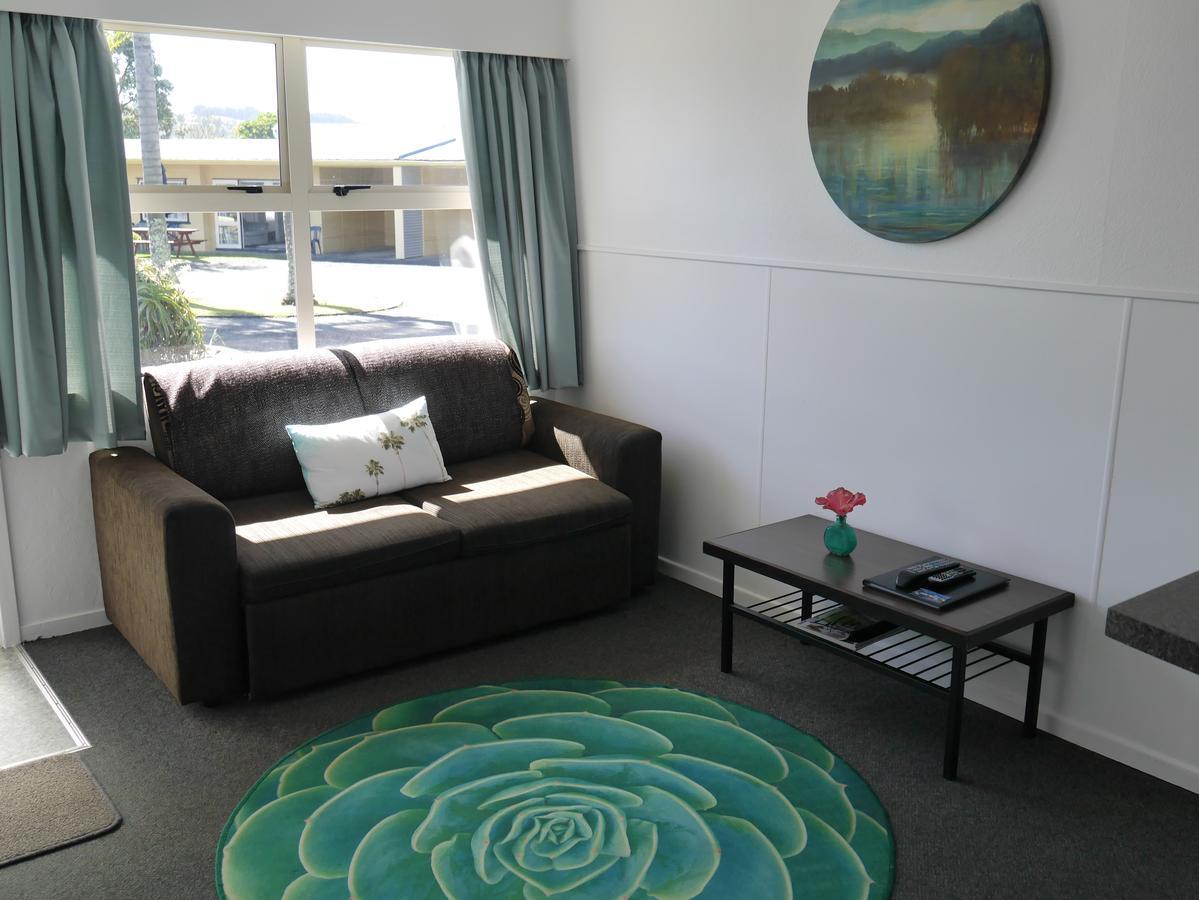 Raglan Palm Beach Motel Exteriör bild