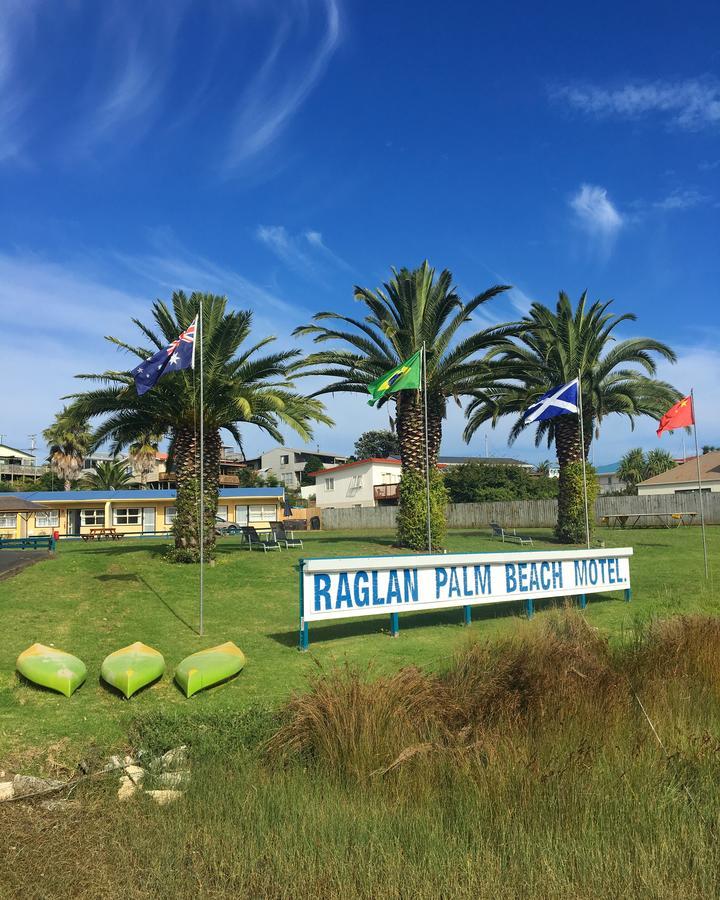 Raglan Palm Beach Motel Exteriör bild