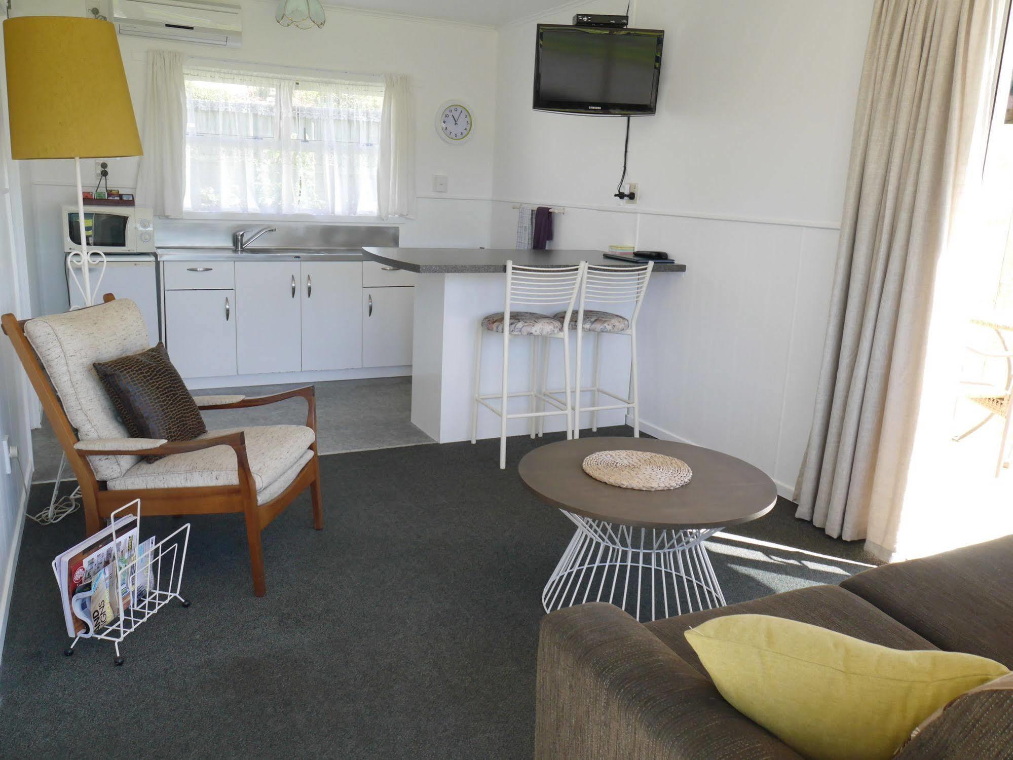 Raglan Palm Beach Motel Exteriör bild