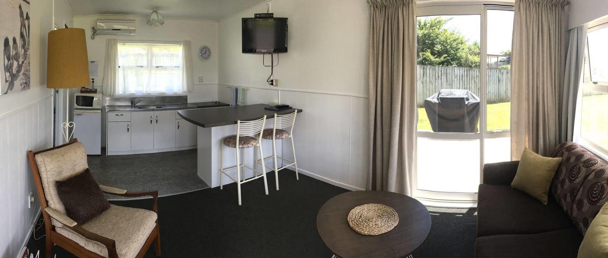 Raglan Palm Beach Motel Exteriör bild