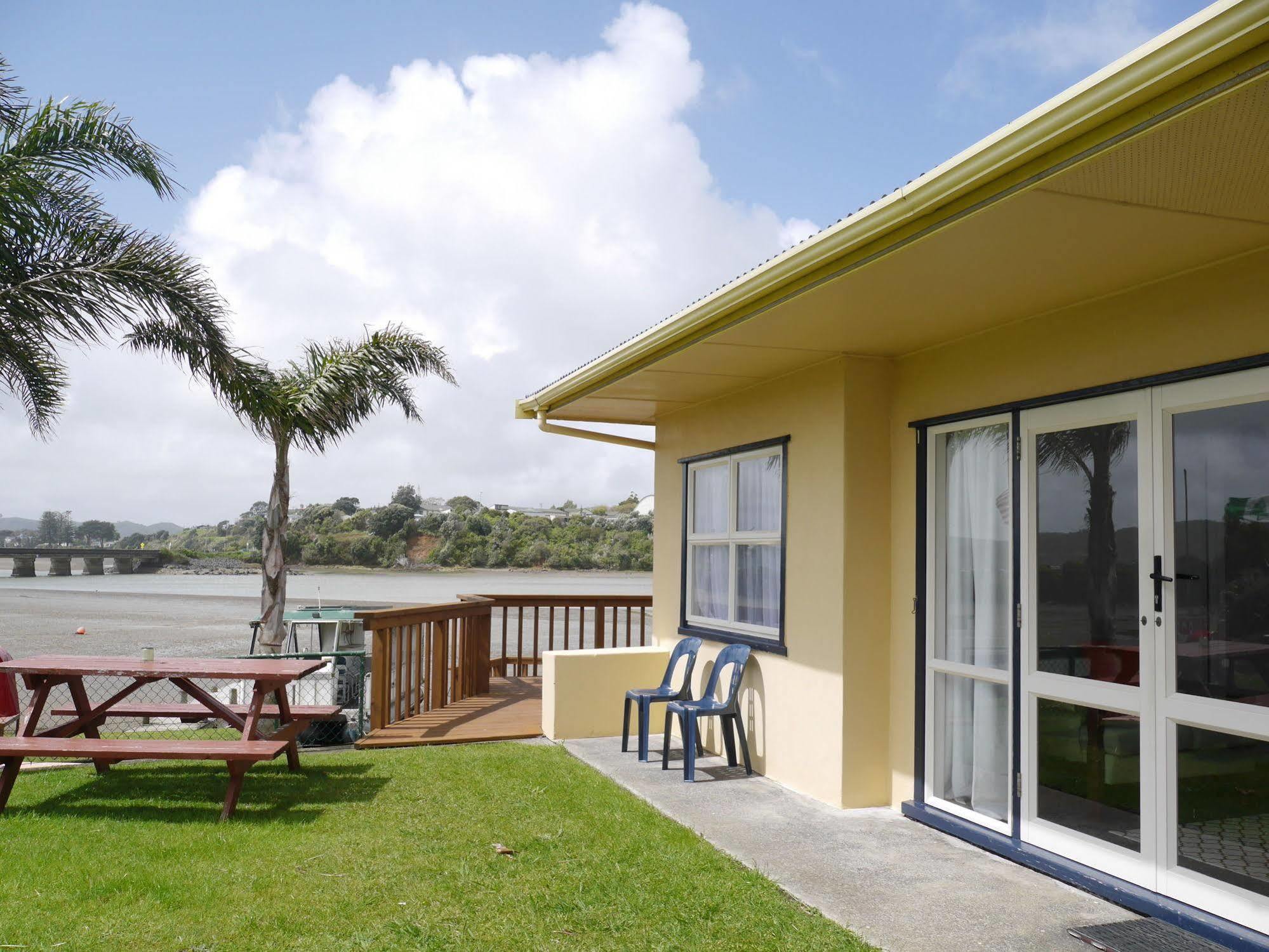 Raglan Palm Beach Motel Exteriör bild